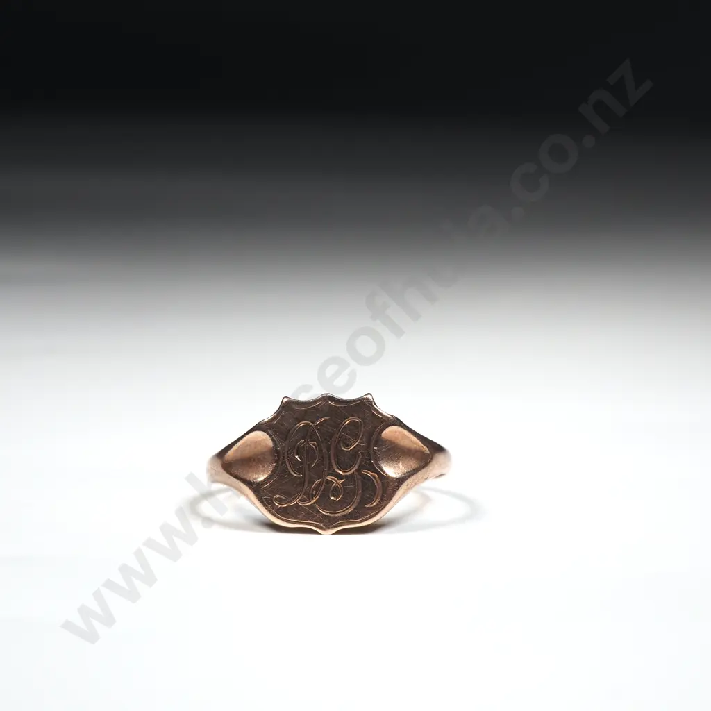 9ct Gold Signet Ring with Initials DG In A Shield  Image 1++