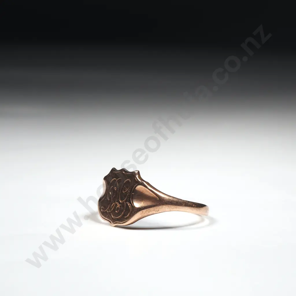 9ct Gold Signet Ring with Initials DG In A Shield  Image 1++