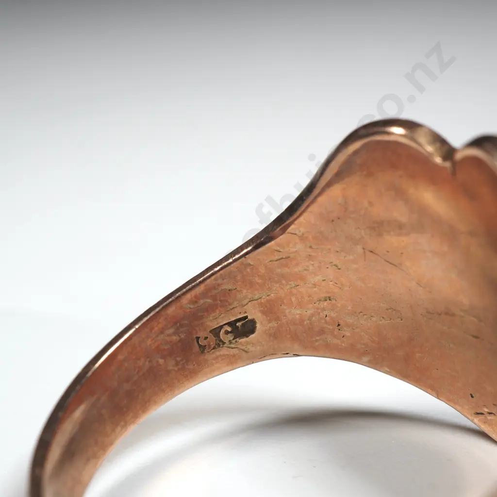 9ct Gold Heart Shaped Men's Signet Ring Featuring An Anchor & NZ  Image 1++