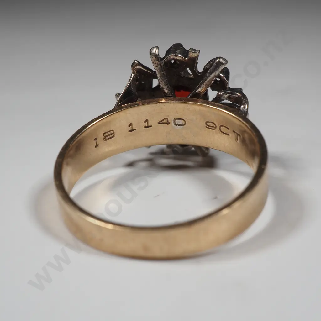 9ct Gold Red Gem Ring Image 1++