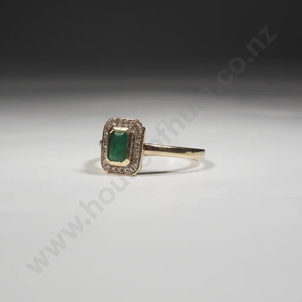 9ct Gold Emerald & Diamond Ring Image 1++