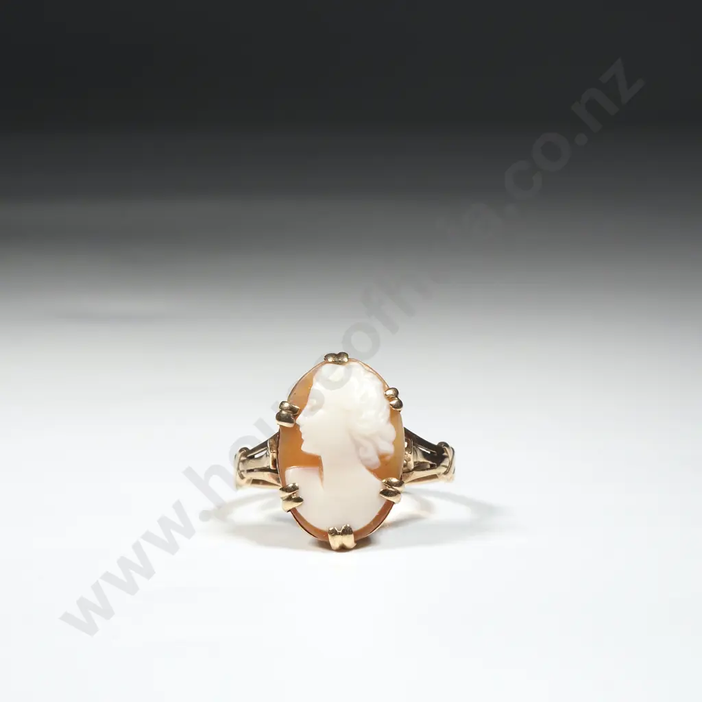 9ct Gold Cameo Ring Image 1++
