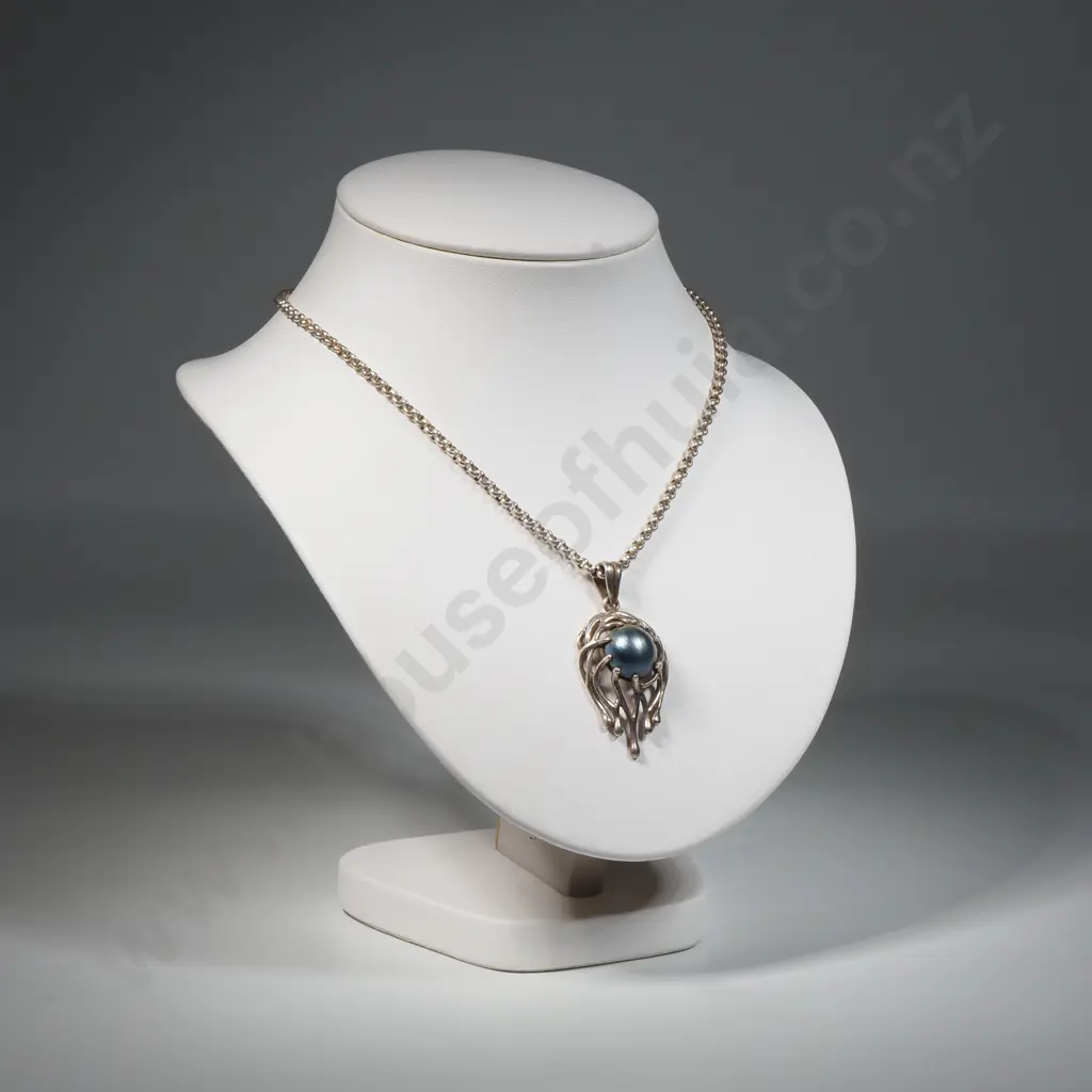 Sterling Silver & Pearl Pendant & Necklace Image 1++