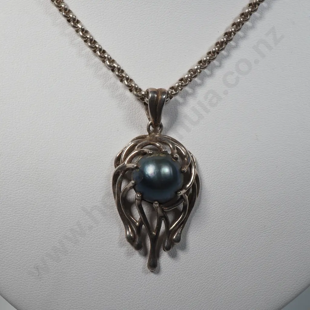 Sterling Silver & Pearl Pendant & Necklace Image 1++