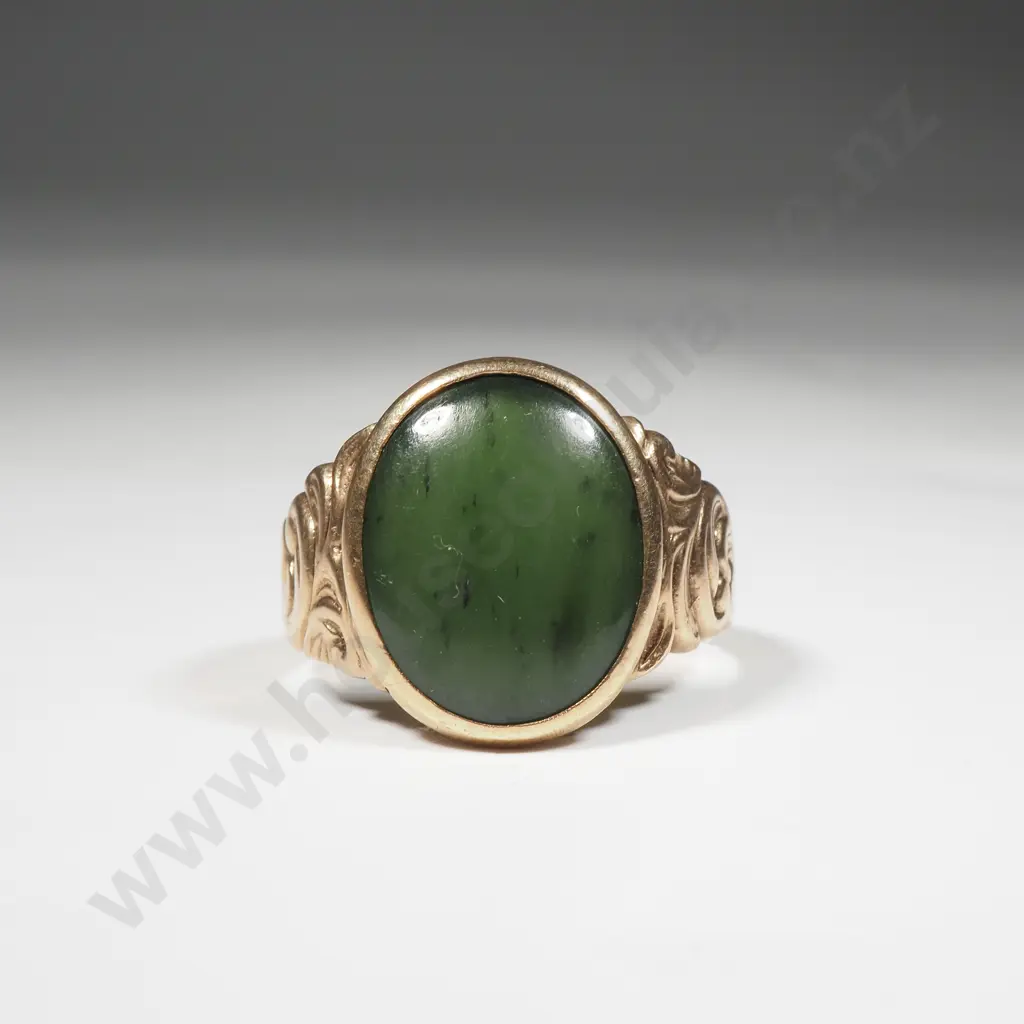 Substantial 9ct gold Greenstone Ring Image 1++