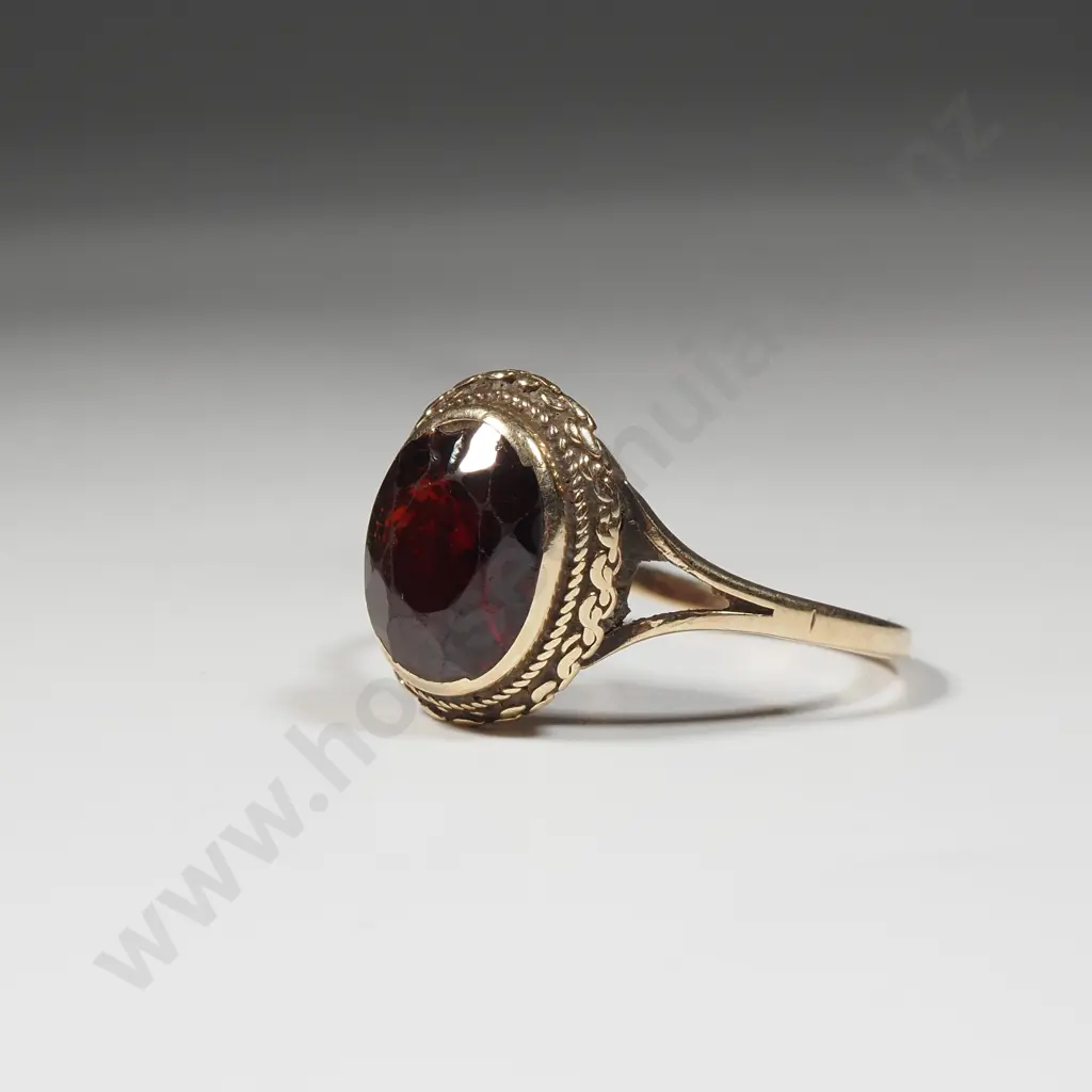 9ct Gold & Gem Ring Image 1++