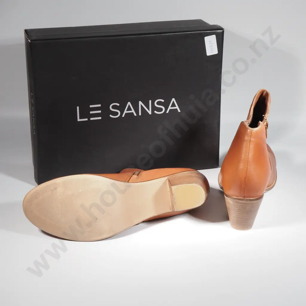 LE SANSA Pam Tan Boot (42) Image 1++
