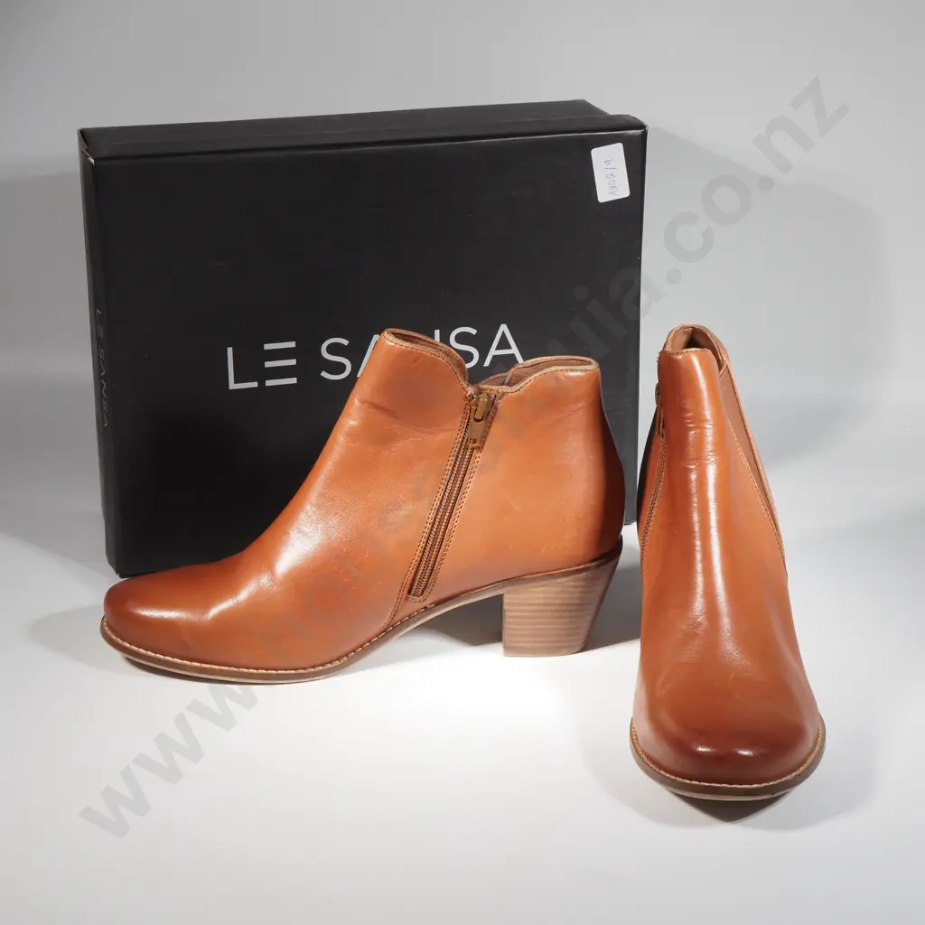 LE SANSA Pam Tan Boot (42) Image 1++