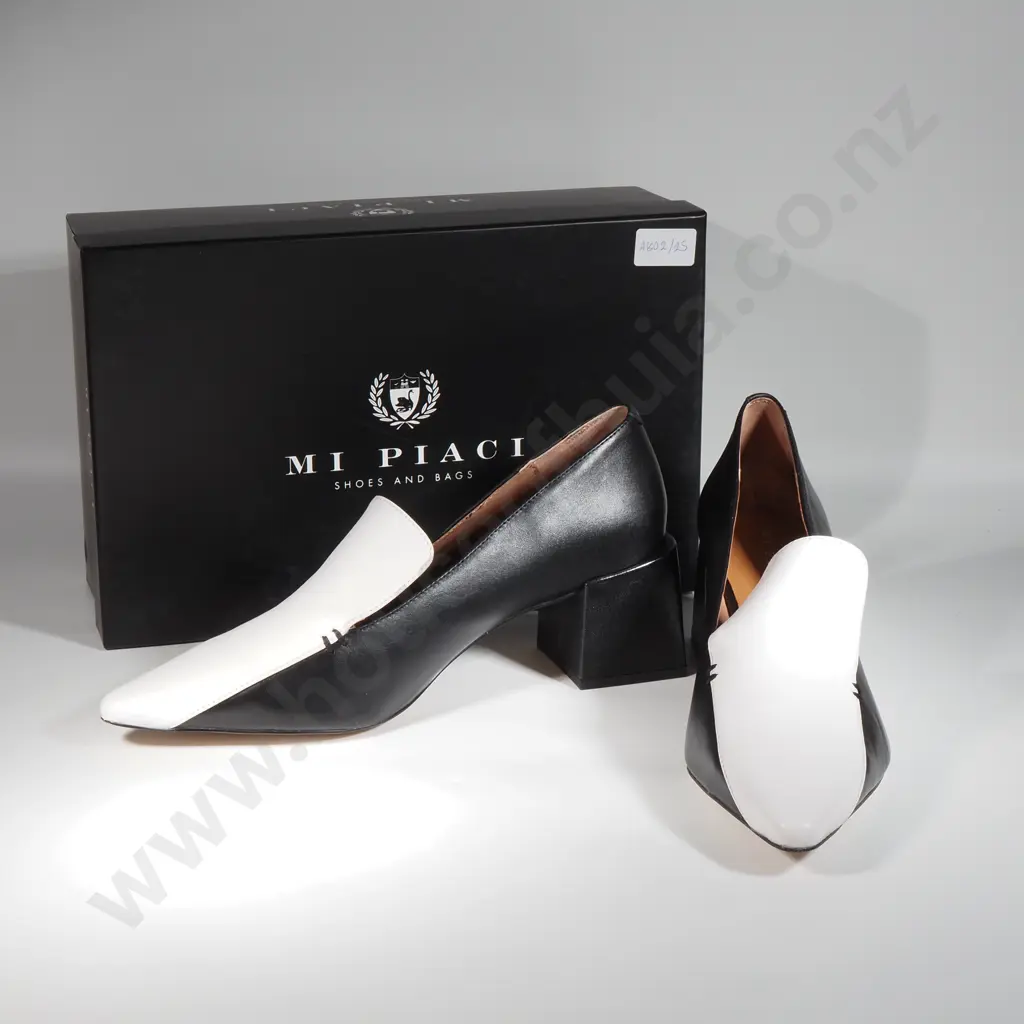 MI PIACI Court Shoes (41) Image 1++