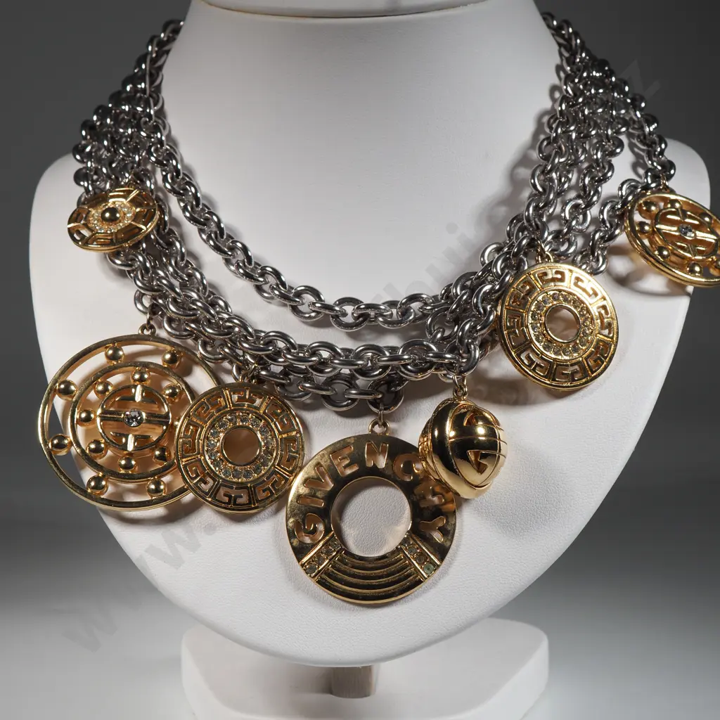 GIVENCHY Costume Necklace Image 1++