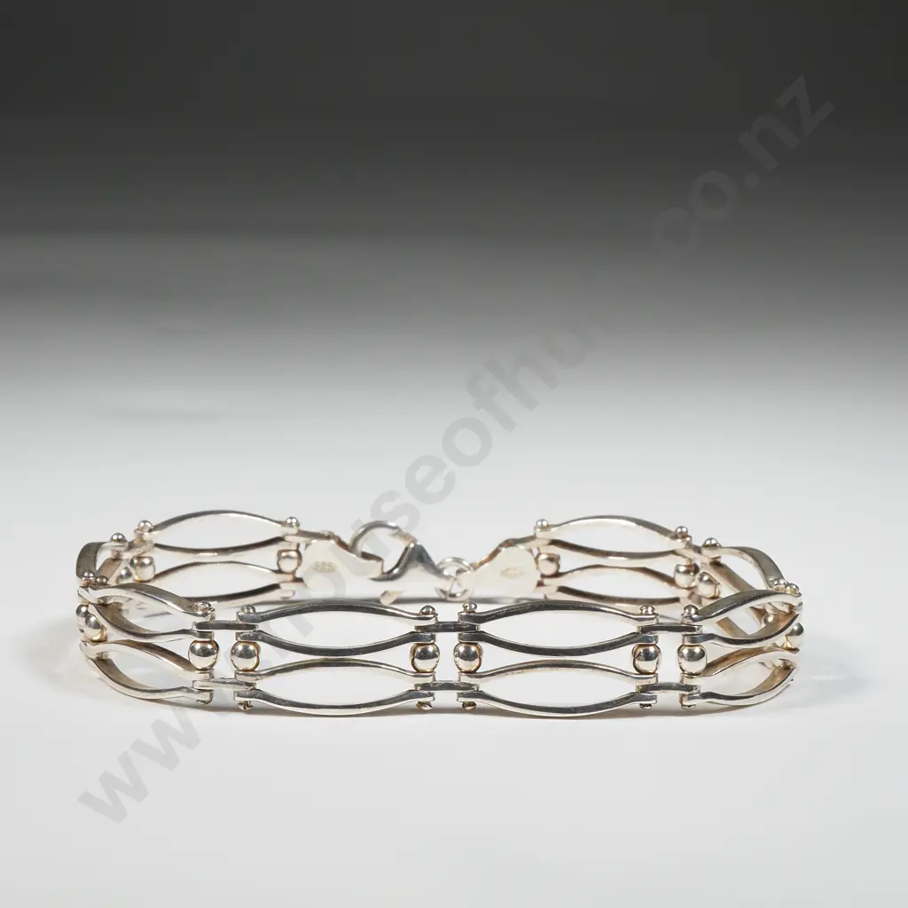 Sterling Silver Gate  Bracelet. Stamped Italy. Image 1++