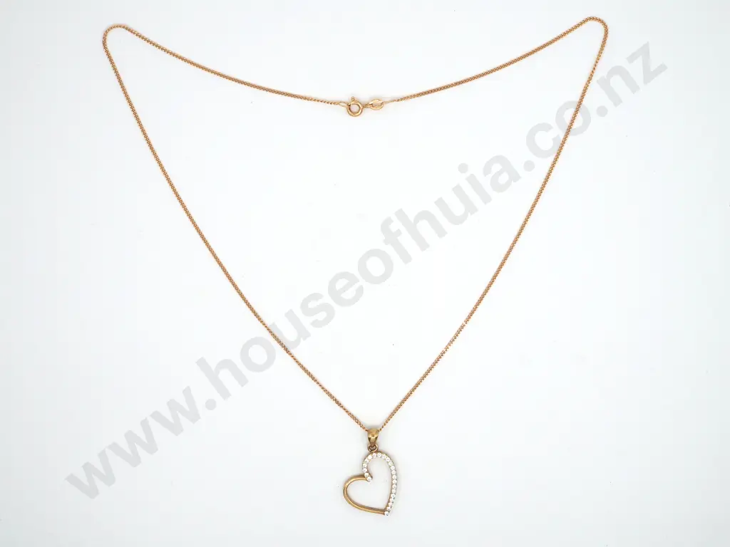 9ct Gold Pendant on 9ct Gold Curb Link Chain Image 1++