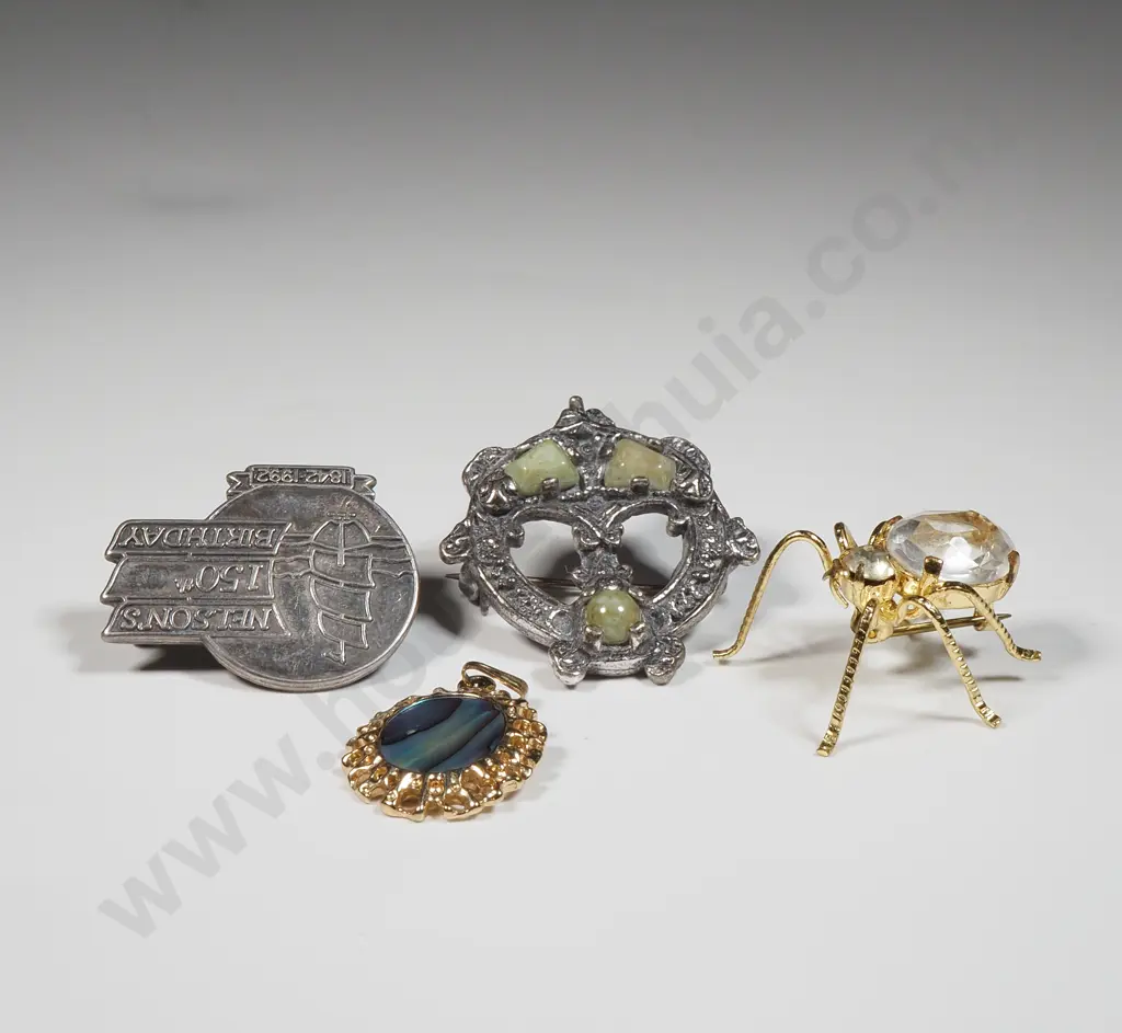 Four Pieces of Costume Jewellery  Image 1++