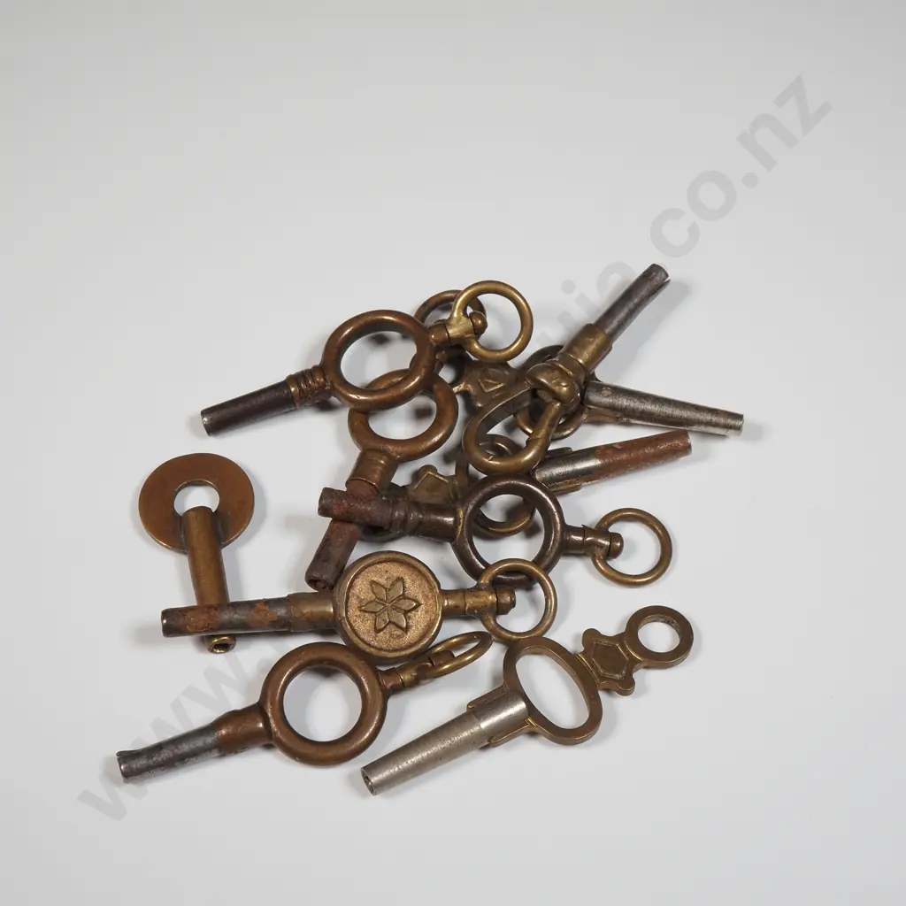 10 Assorted Antique Pocket Watch Keys Image 1++