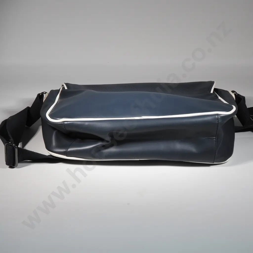 BEN SHERMAN Union JAck Messenger Bag Image 1++