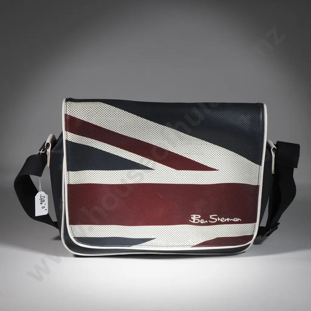 BEN SHERMAN Union JAck Messenger Bag Image 1++