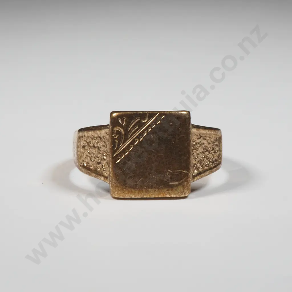 9ct Gold Signet Ring Image 1++