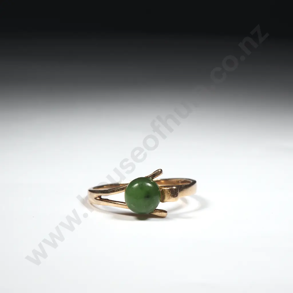 9ct Gold Green Stone Ring Image 1++