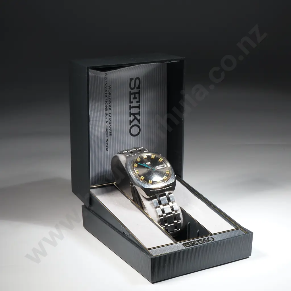Cased Seiko Automatic Wrist Watch Image 1++