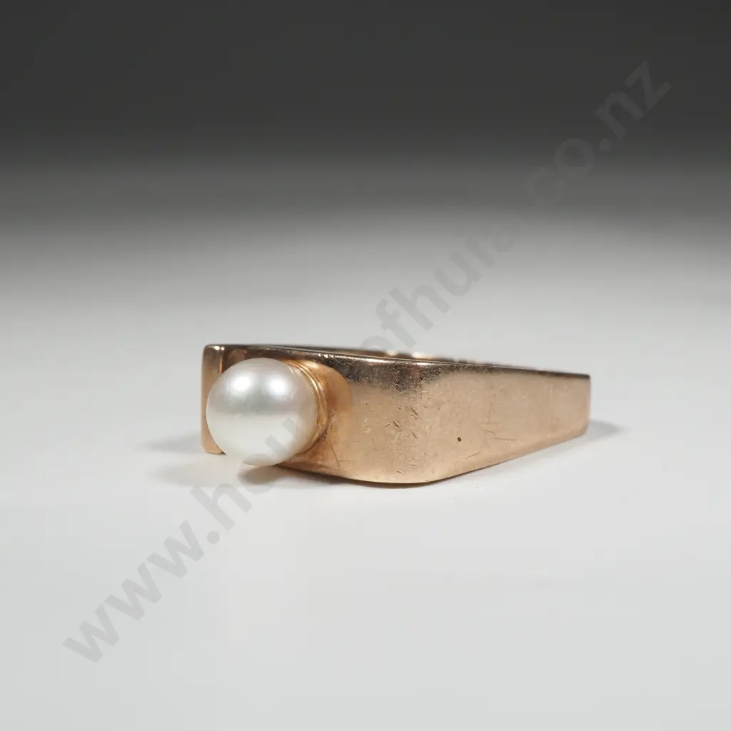 Modern 9ct Gold Pearl Ring Image 1++