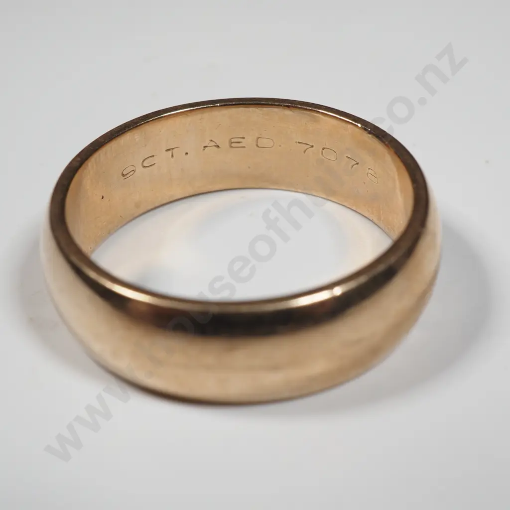 9ct Gold Wedding Band Image 1++