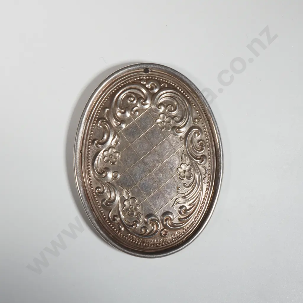 Vintage Towle Sterling Silver Medallion Ornament  Image 1++
