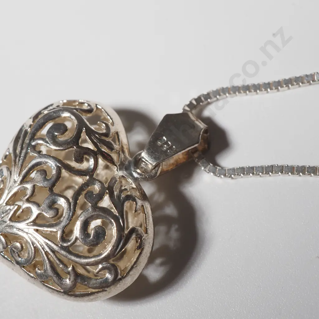 Sterling Silver Open Work Heart Shaped Pendant w Box Link Chain Image 1++