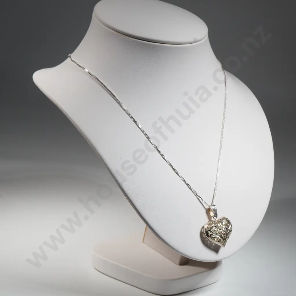Sterling Silver Open Work Heart Shaped Pendant w Box Link Chain Image 1++