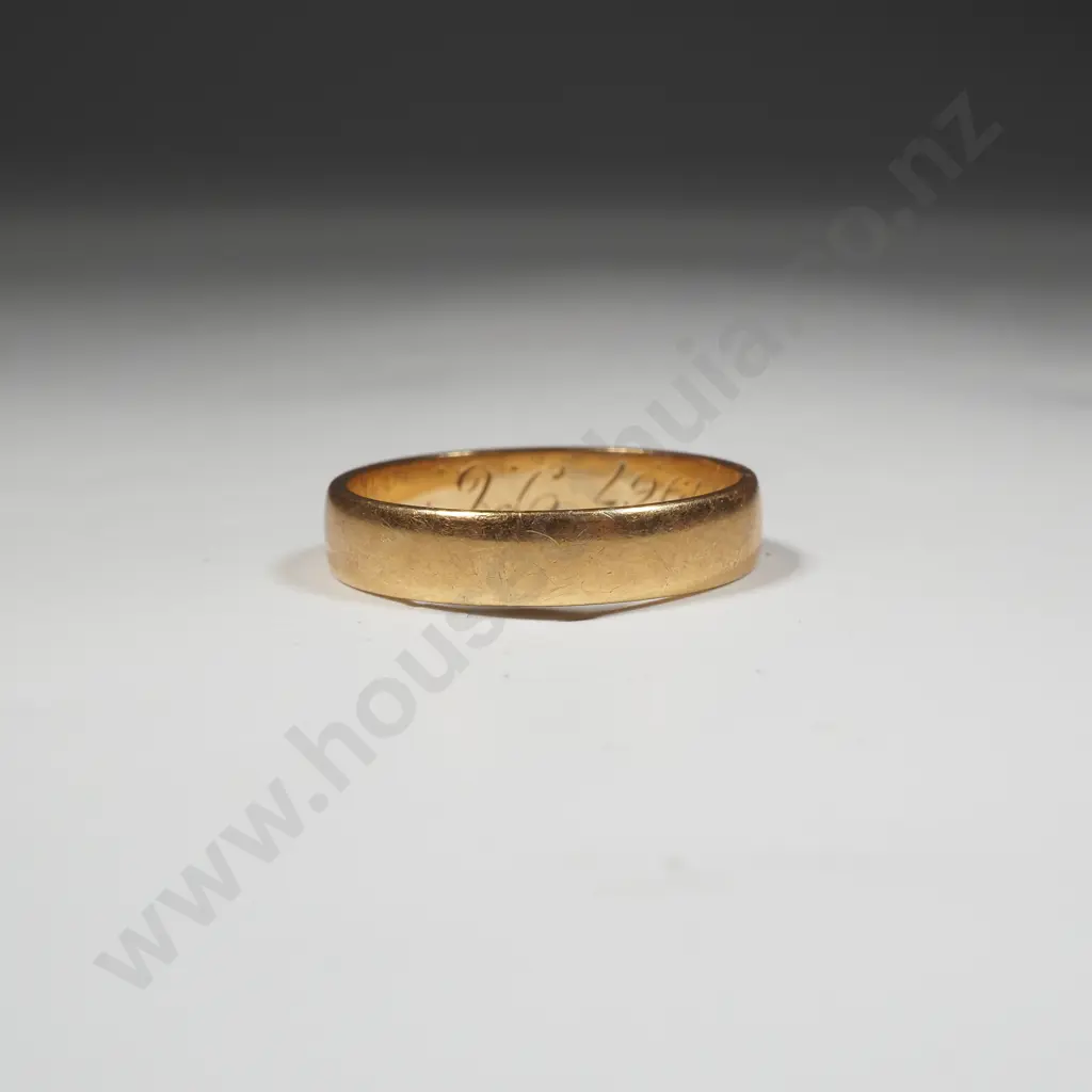 18ct Gold Wedding Band Image 1++