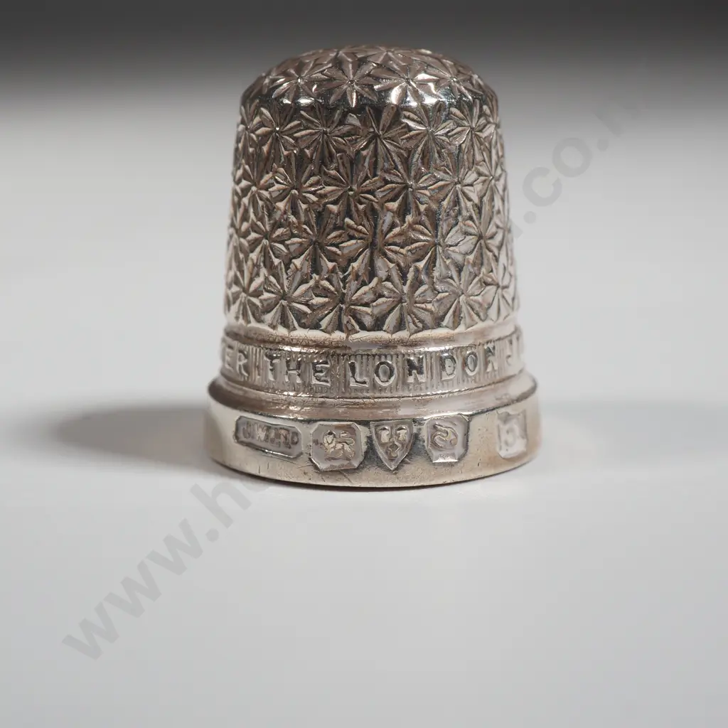 Vintage Sterling Silver James Walker "The London Jeweller" Thimble Image 1++