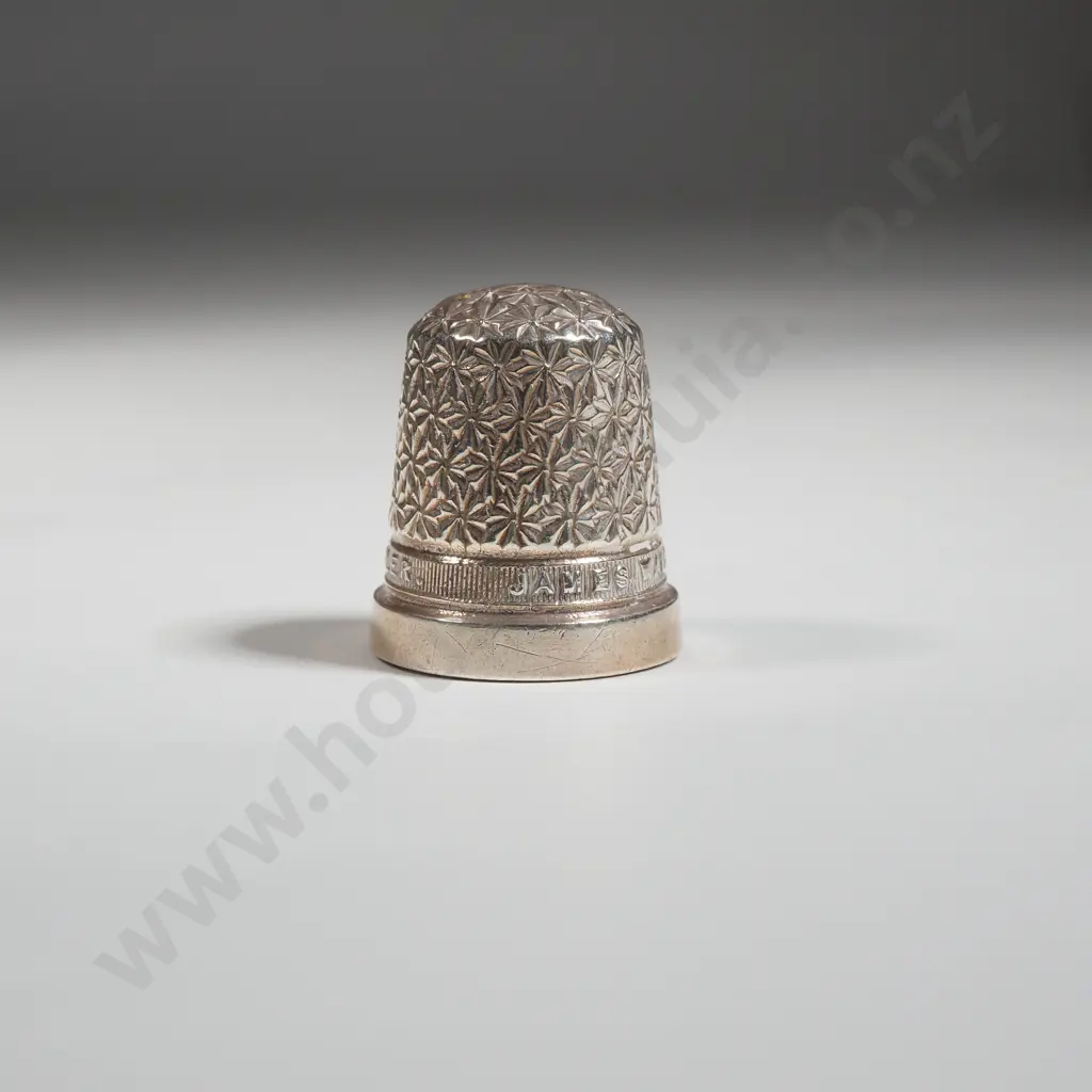 Vintage Sterling Silver James Walker "The London Jeweller" Thimble Image 1++