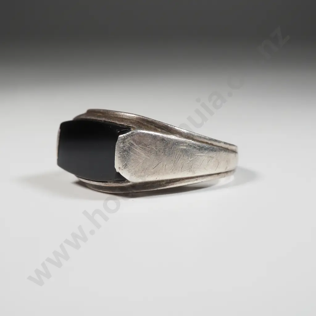 Gents Sterling Silver & Onyx Ring  Image 1++