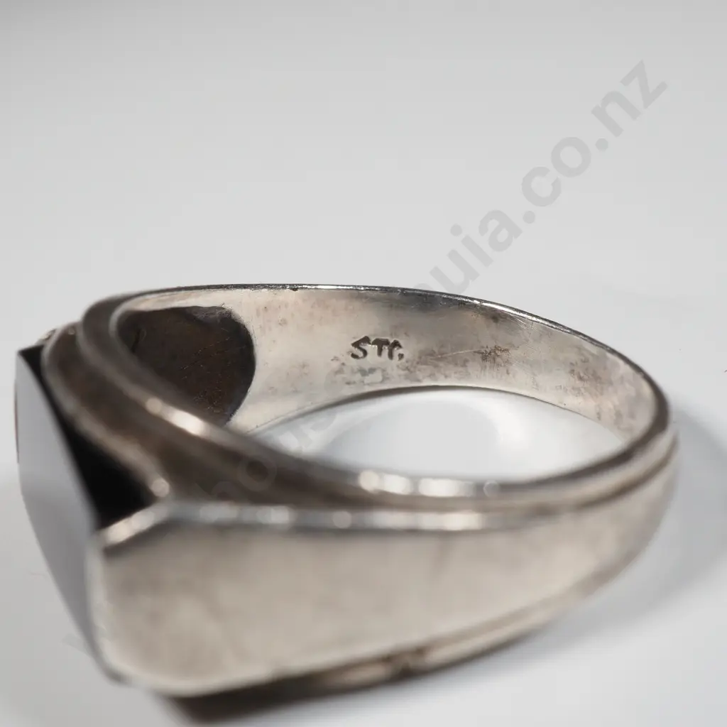 Gents Sterling Silver & Onyx Ring  Image 1++