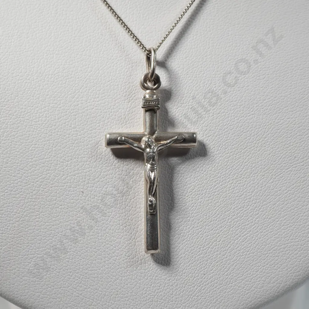 Sterling Silver Crucifix & Chain Image 1++