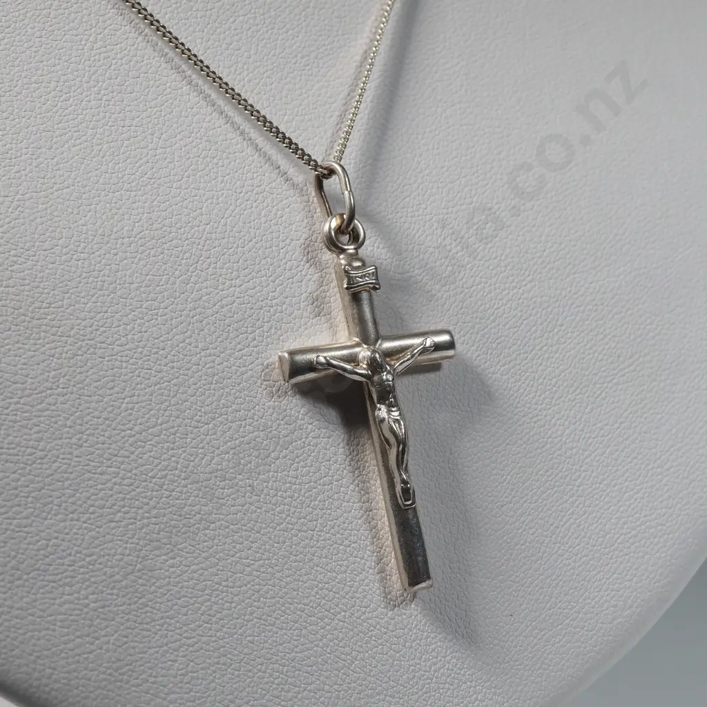 Sterling Silver Crucifix & Chain Image 1++