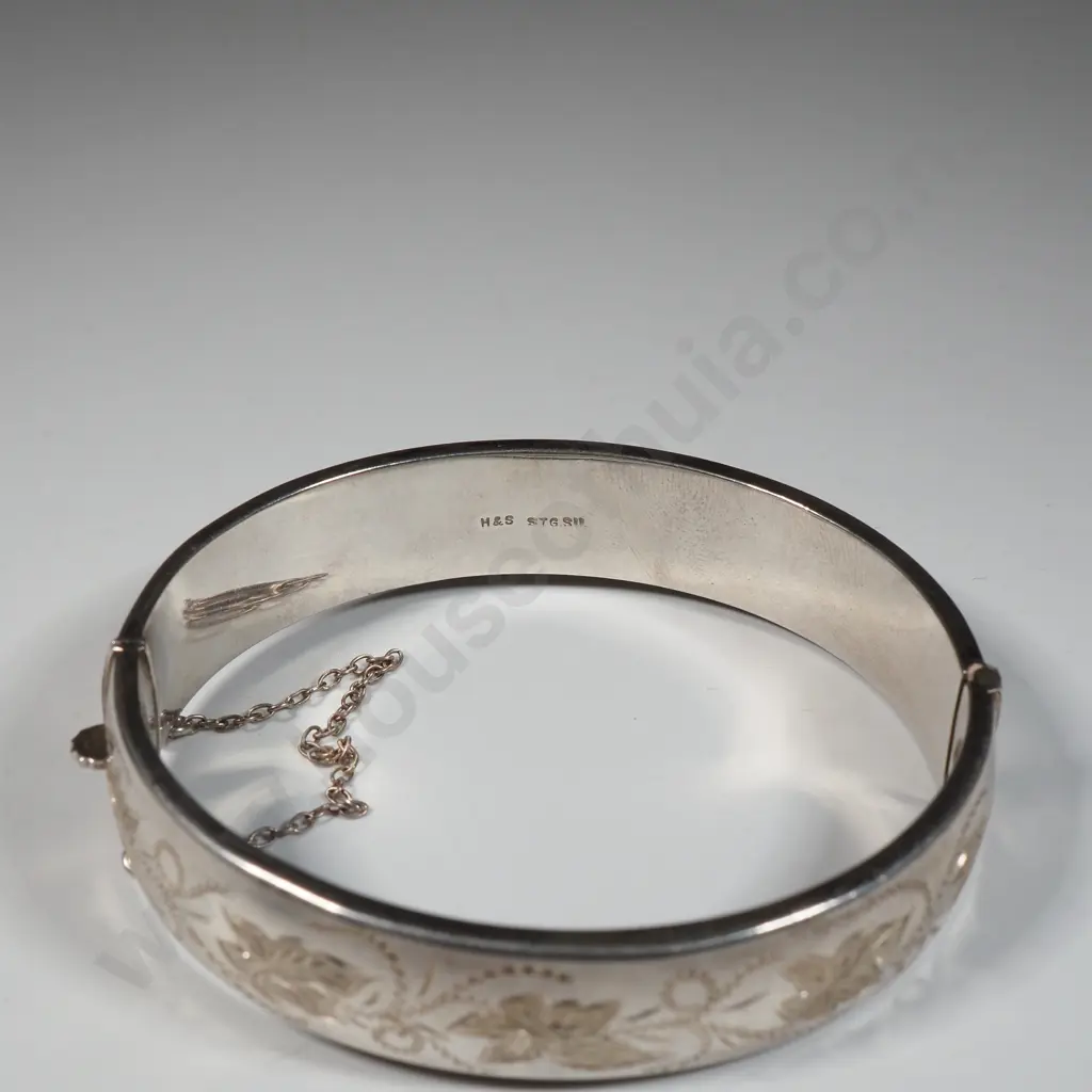 Sterling Silver Hinged Bangle With Engraved Ivy Leaves to Front  Image 1++