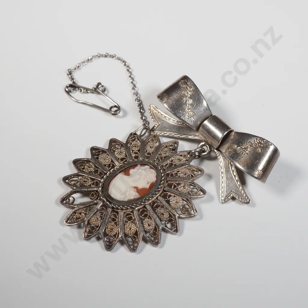 Sterling Silver Filigree Brooch Inset With A Cameo & Attached To An Engraved Bow Image 1++
