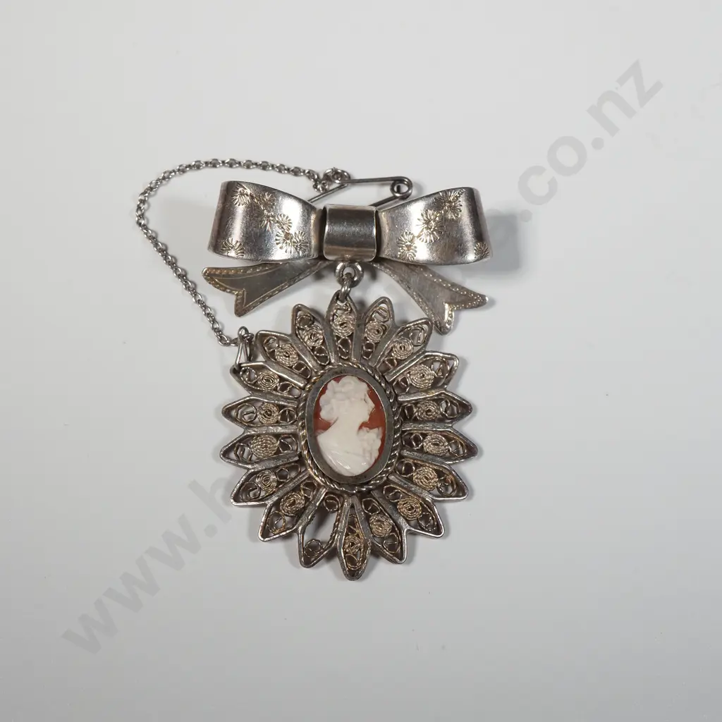 Sterling Silver Filigree Brooch Inset With A Cameo & Attached To An Engraved Bow Image 1++
