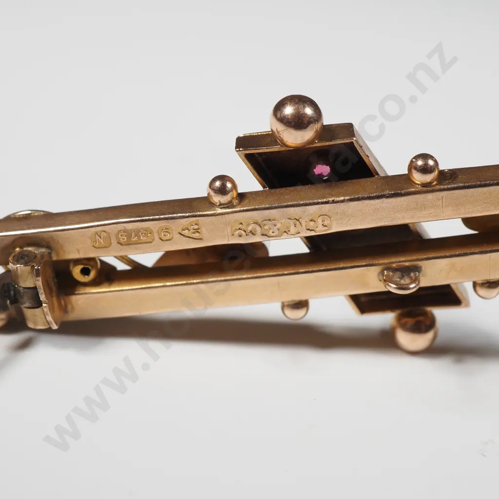 9ct Gold Brooch Image 1++