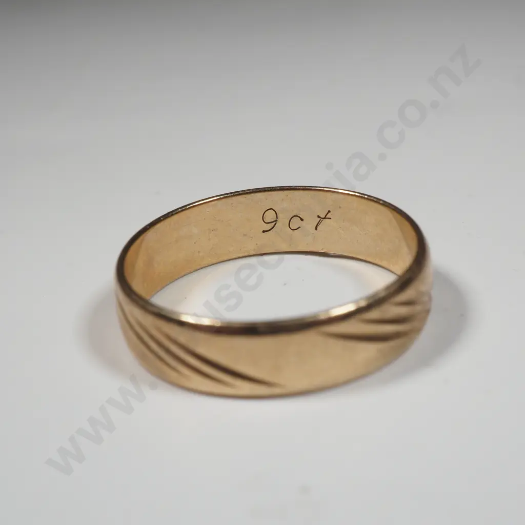 9ct Gold Wedding Band Image 1++