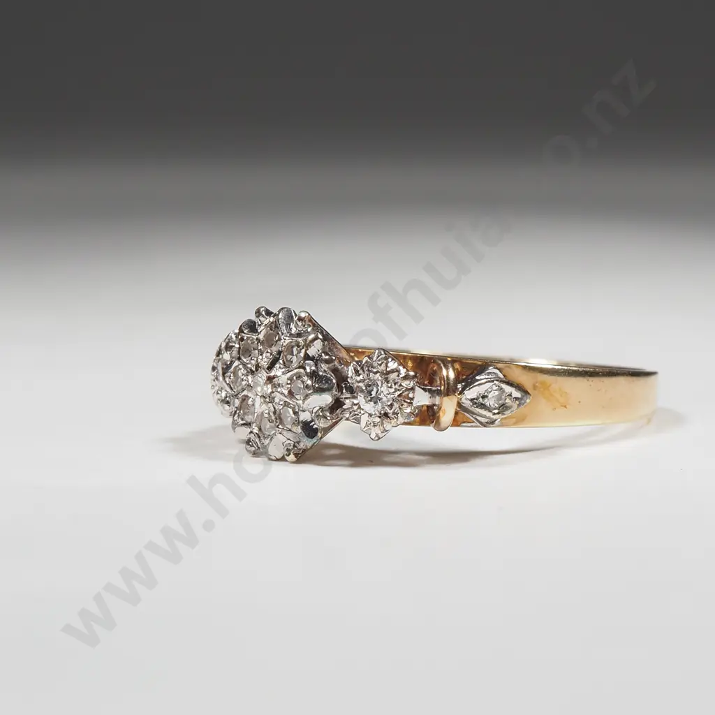 9ct Gold Cluster RIng Image 1++