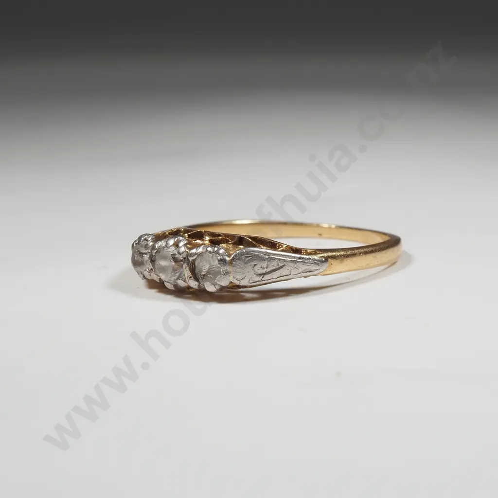 18ct Gold Ring Image 1++