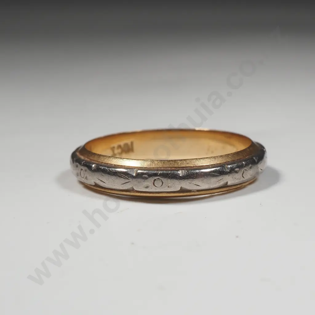 18ct Gold Wedding Band w Platinum Image 1++