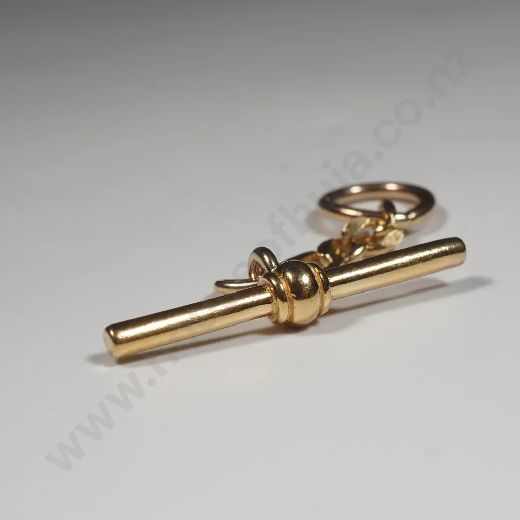 9ct Gold T Bar Pendant Image 1++