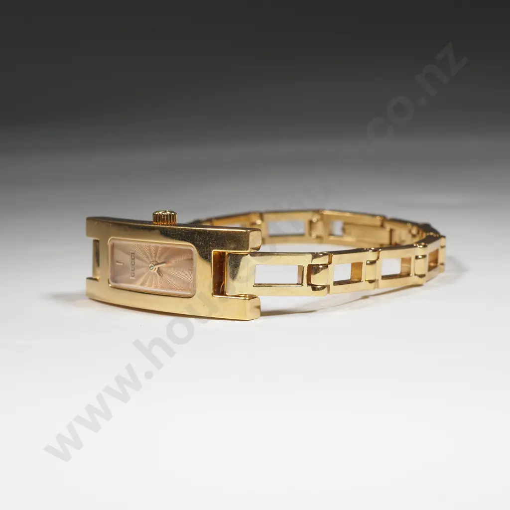 Ladies Gucci 3900 L  Wristwatch w Gold Champagne Dial Image 1++