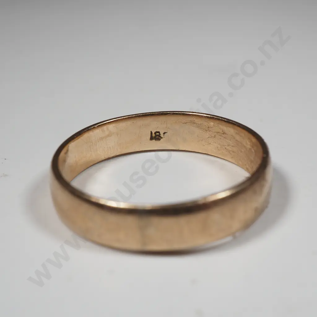 18ct Gold Wedding Band Image 1++