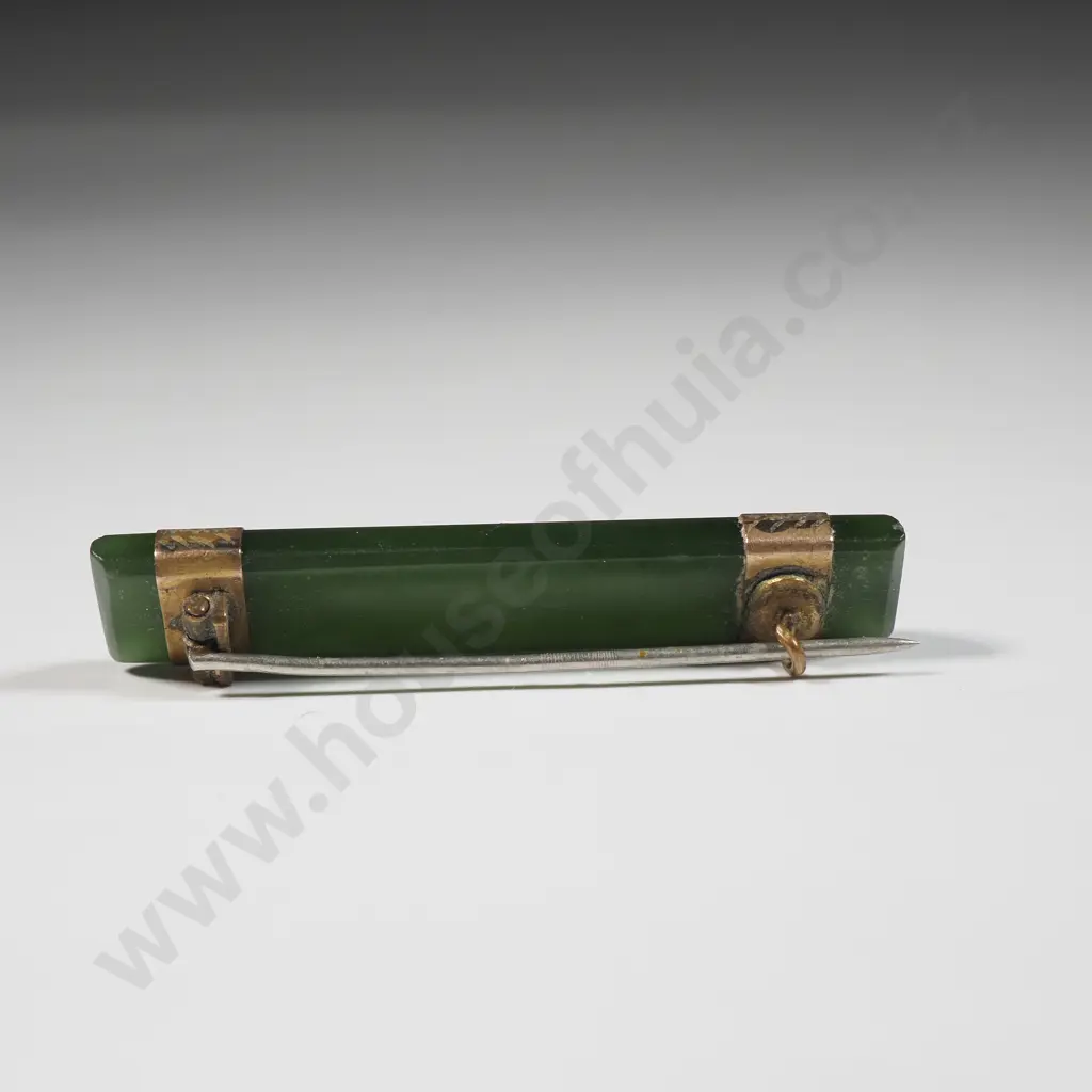 9ct Gold Greenstone Brooch Image 1++