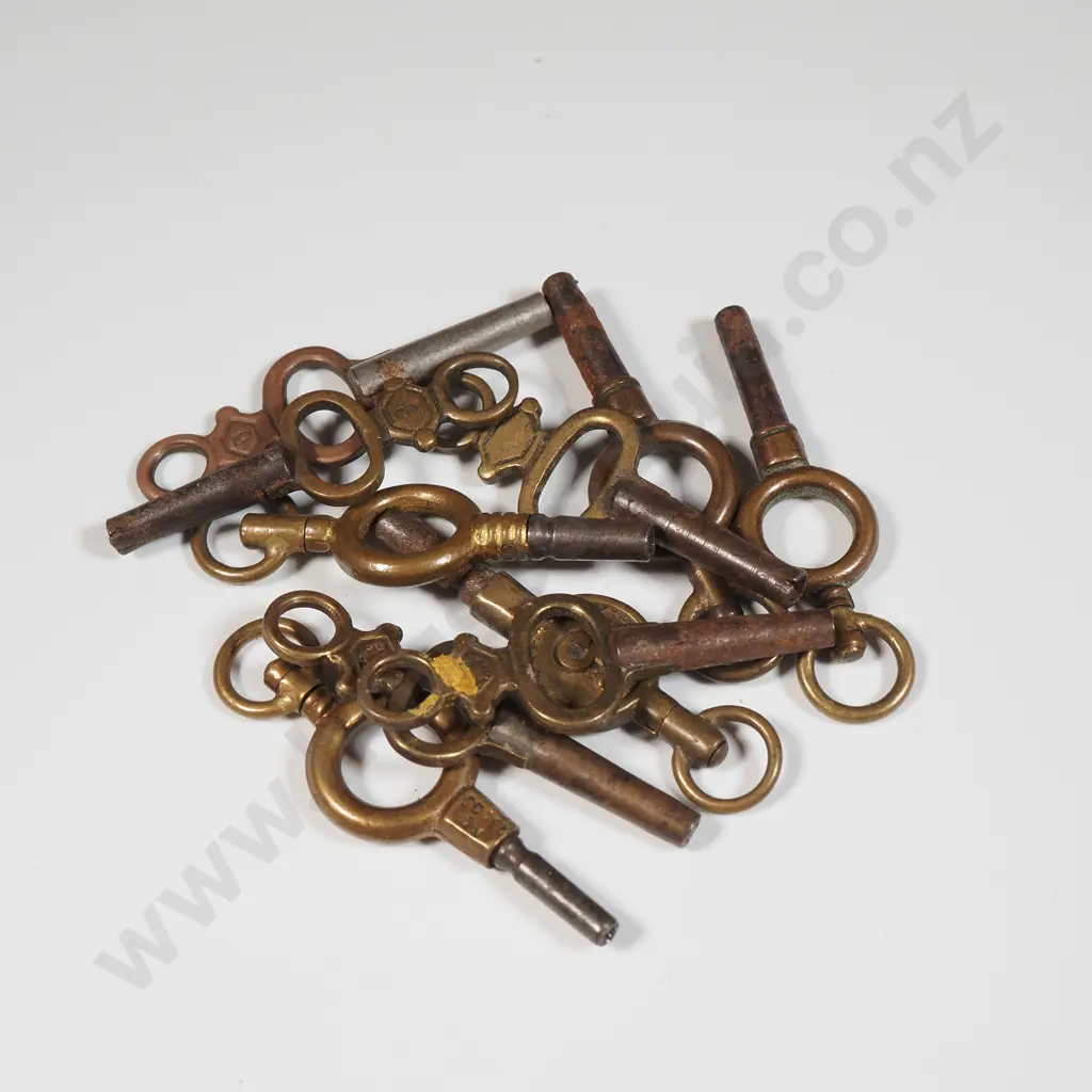 10 Antique Pocket Watch Keys Image 1++
