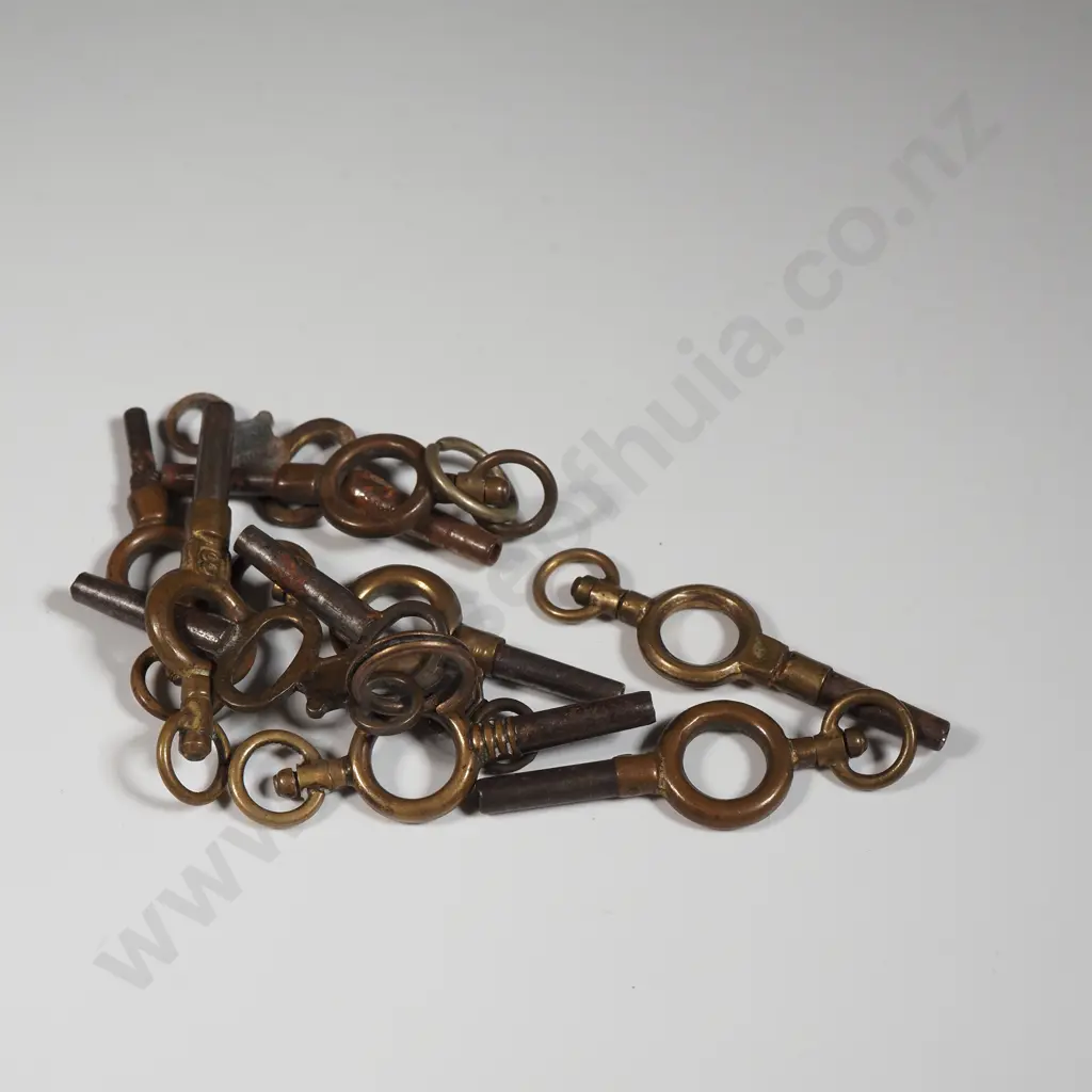 10 Assorted Antique Pocket Watch Keys Image 1++