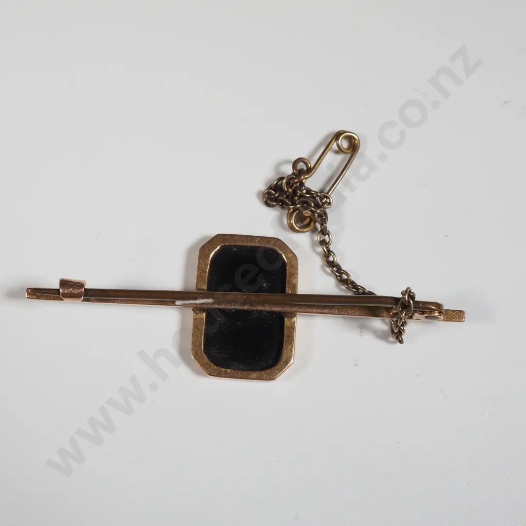 9ct Gold Brooch w Onyx Panel Image 1++